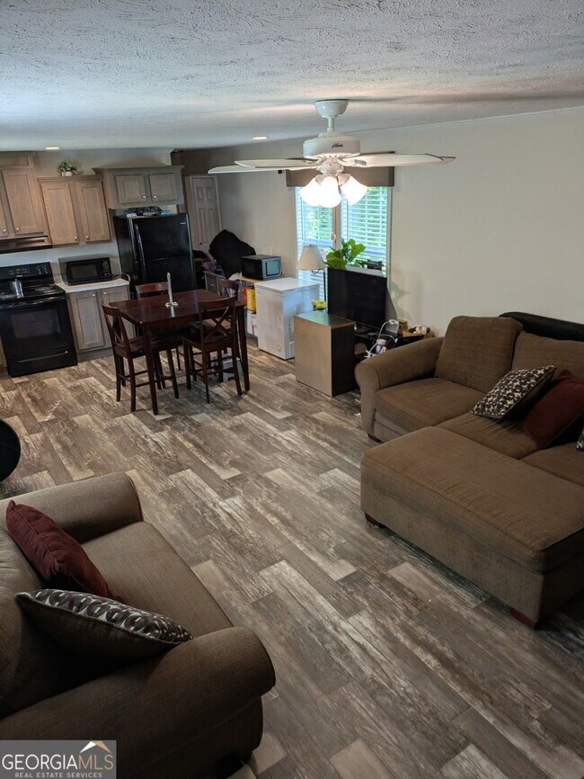 Building Photo - 255 Greenview Cir