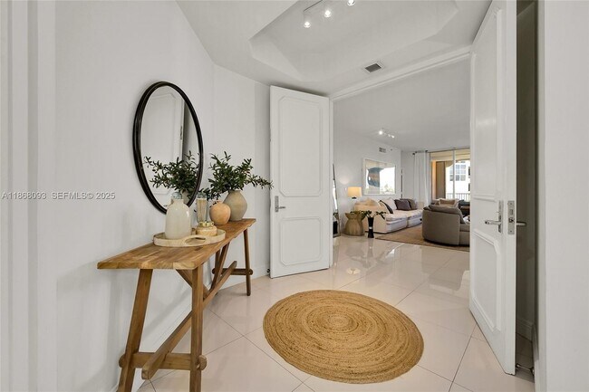 Foto del edificio - 733 Crandon Blvd