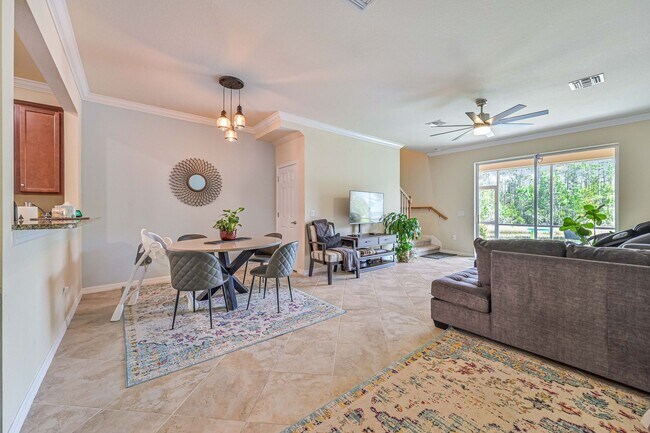 Foto del edificio - ~ 3 Bed Townhouse in Marbella with Lake Vi...