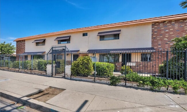 Foto del edificio - 7904 Laurel Canyon Blvd