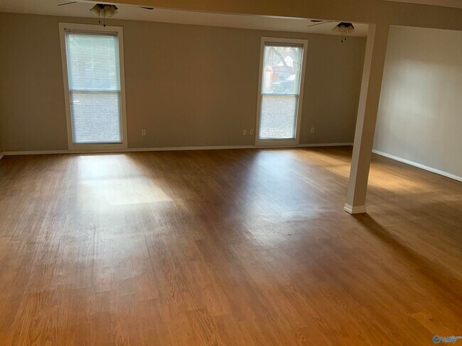 Foto del edificio - 6303 Marsh Ave NW