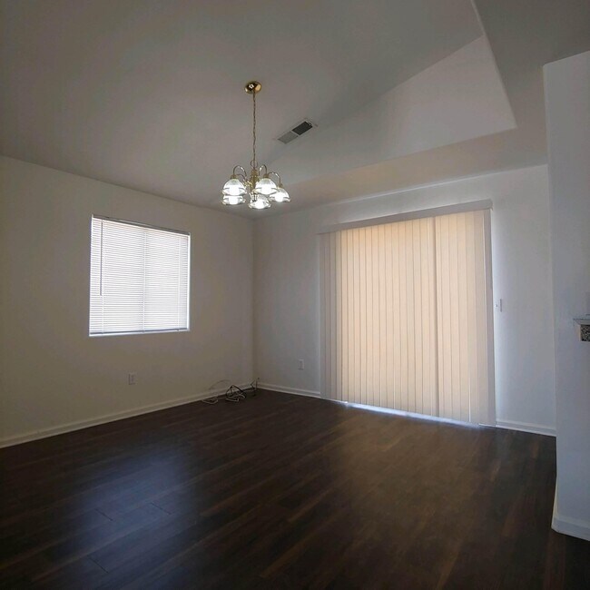 Foto del edificio - 9524 Sally Ave