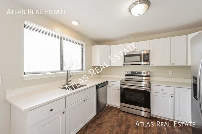 Building Photo - 2 WEEKS FREE RENT IF MOVED IN BY 8/31!  Br...