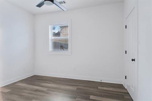 Building Photo - Newly Renovated 1 Bedroom Jewel in Central City!
