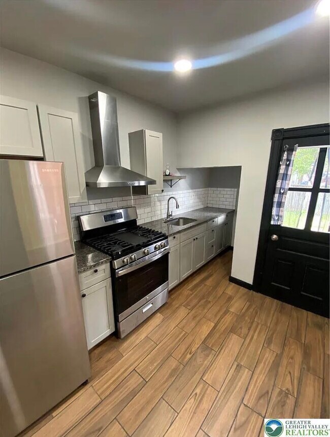 Foto del edificio - 948 W Maple St