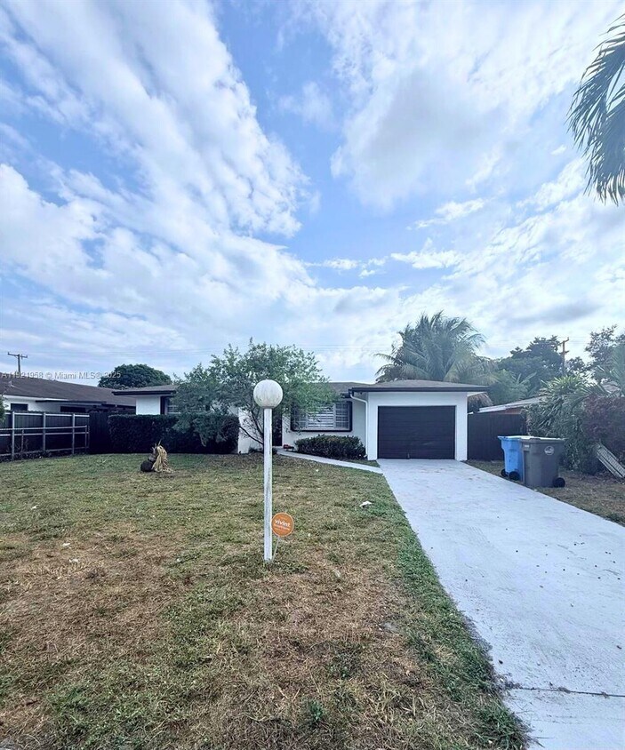 Foto principal - 4240 SW 27th St