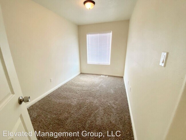 Building Photo - 208 San Clemente Ave