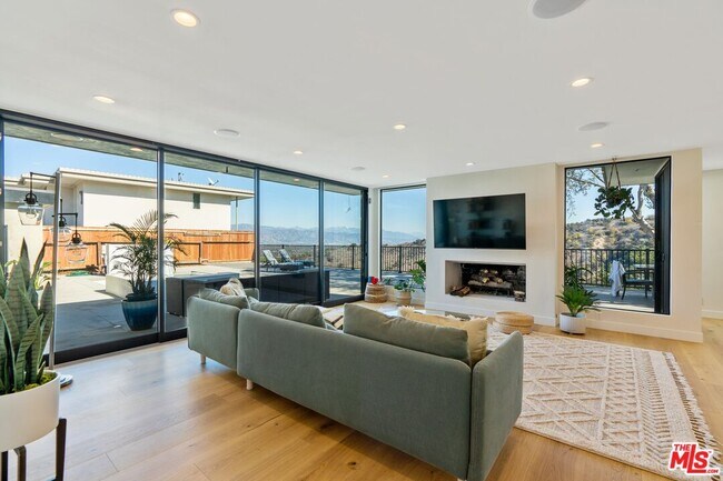Foto del edificio - 3632 Beverly Ridge Dr