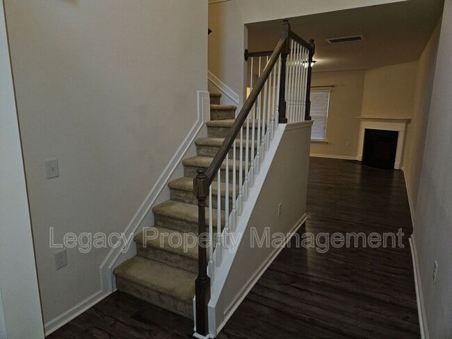 Building Photo - 1024 Saffron Lp