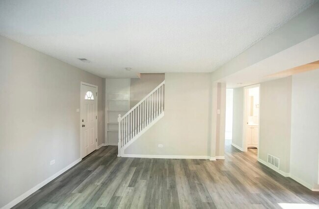 Building Photo - 805 Central Ave