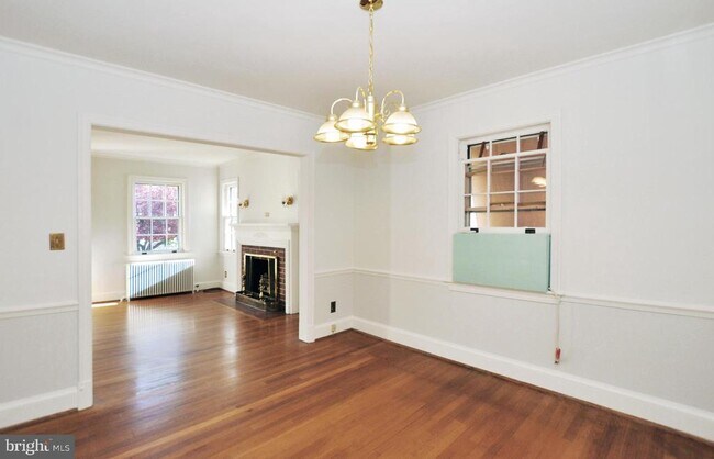 Building Photo - 106 S Brook Ln