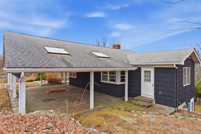 Building Photo - 27 Allapartus Cir