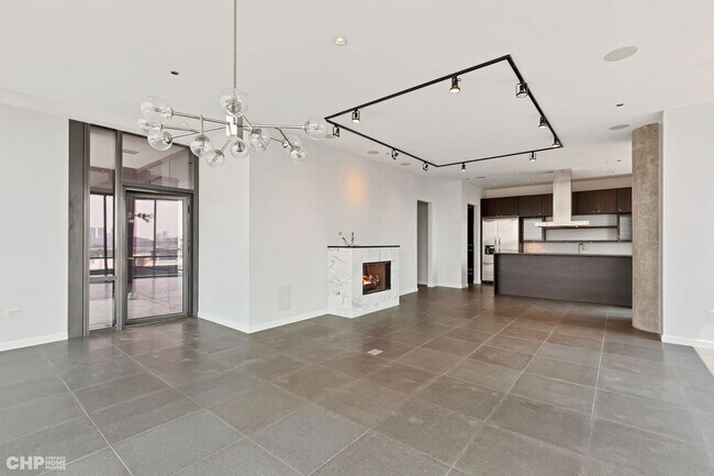 Building Photo - 860 W Blackhawk St