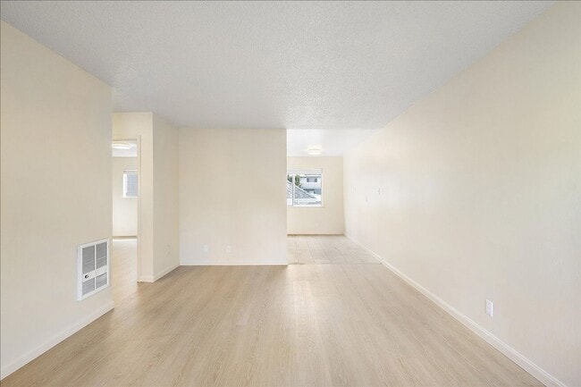 Building Photo - 2208 San Antonio Ave