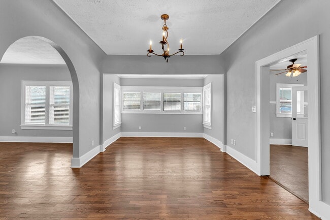 Building Photo - 811 N Lindell Ave