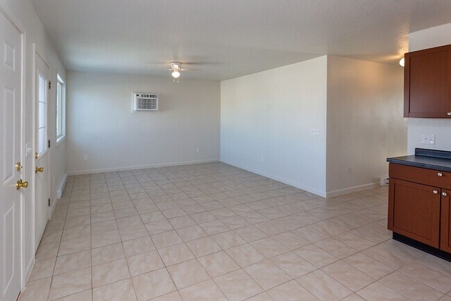 Building Photo - 3 Bedroom, Single-story Townhomes for rent in Marshalltown, IA