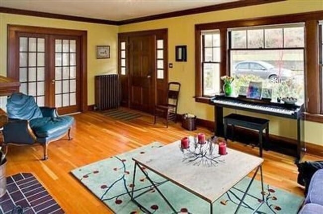 Building Photo - September Pre-lease - 6Bd/3Ba