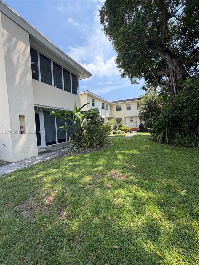 Foto del edificio - 736 NE 92nd St
