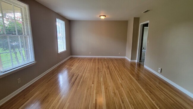 Building Photo - 6408 Robinhood Ln NW