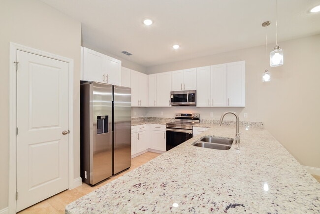 Building Photo - 355 Clermont Dr