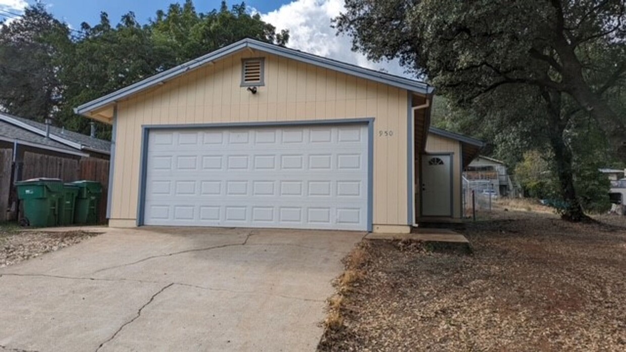 Primary Photo - Nice House in Shasta Lake!!