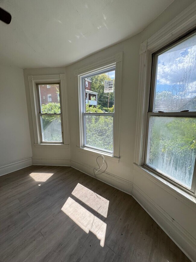 Foto del edificio - 540 W 7th Ave