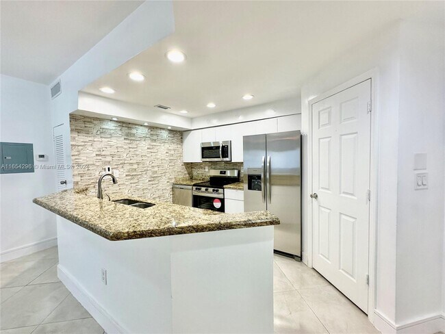 Foto del edificio - 2550 SW 18th Ter