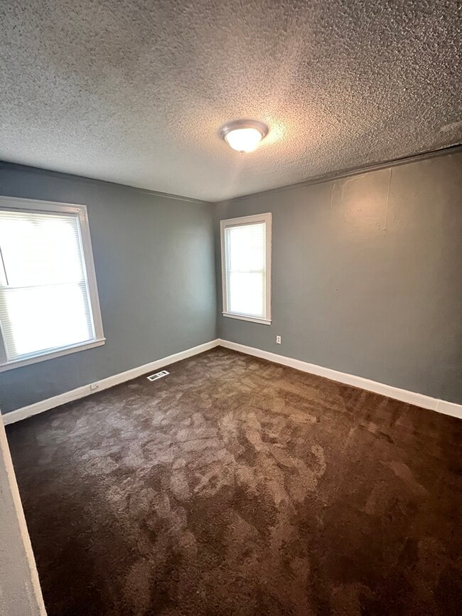 Building Photo - Great Rental Home