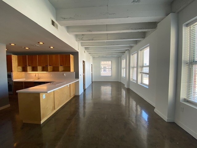 Primary Photo - 21 W 10th St