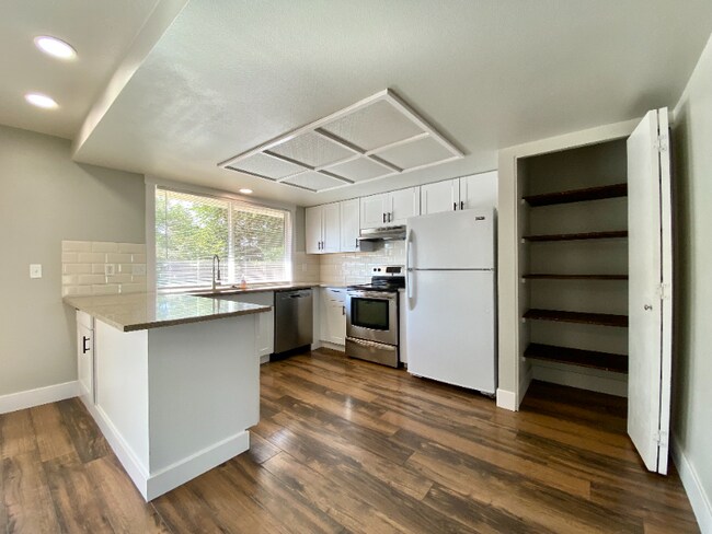 Building Photo - 315 SE 151st Ave