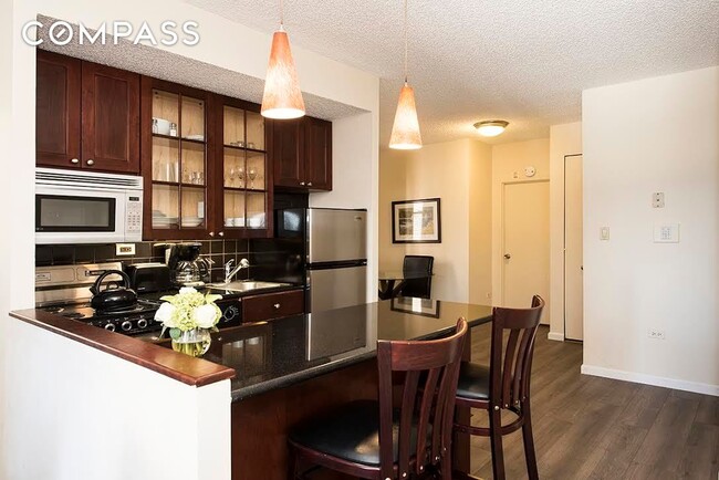 Foto del edificio - 150 W 51st St