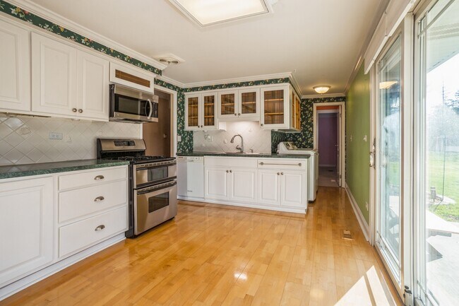 Foto del edificio - 923 Jeffery Ct
