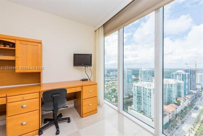Foto del edificio - 16699 Collins Ave
