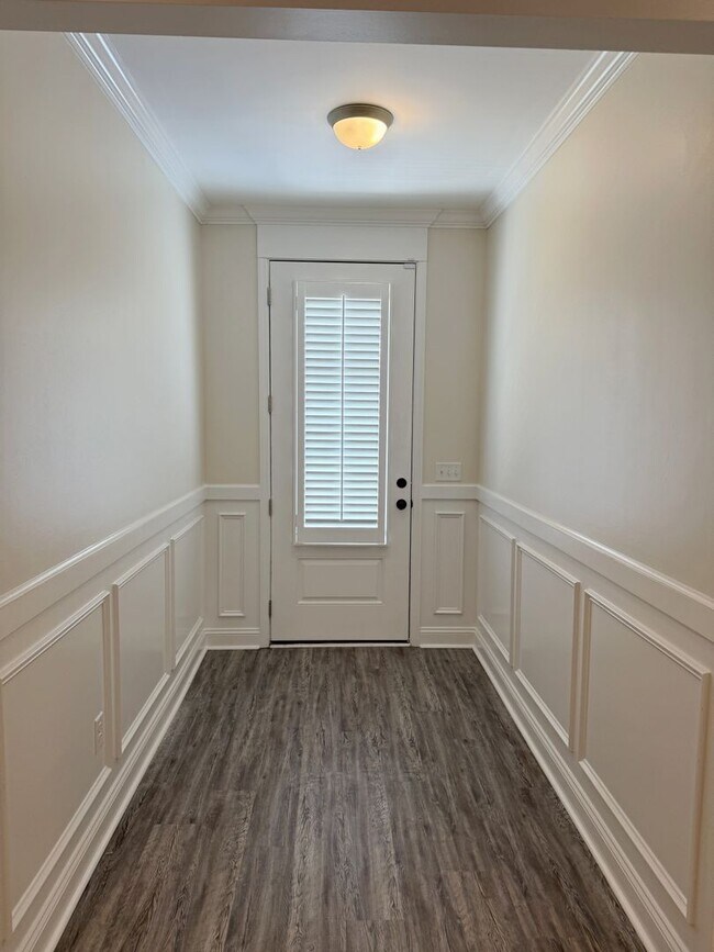 Building Photo - Stylish 4-Bedroom Home with Screened Porch...