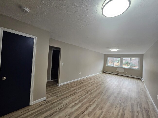 Building Photo - 1160 S Main St