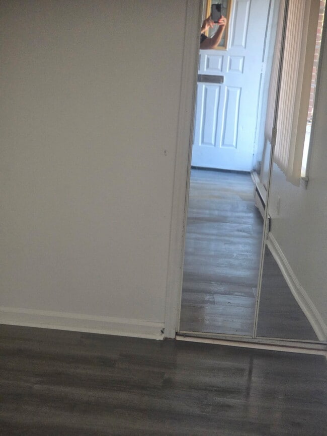 Building Photo - 221 Short Hills Dr