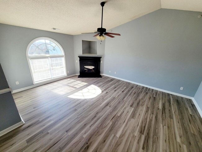 Foto del edificio - Available August 2025!– 3477 Forest Dale D...