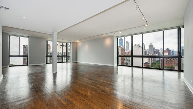 Building Photo - 1530 N Dearborn Pkwy