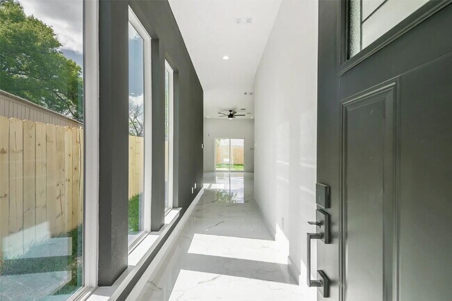 Foto del edificio - 6732 Goforth St