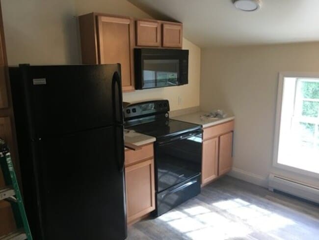 Building Photo - 323-325 College Street, Unit 12