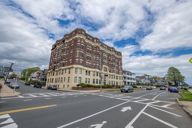 Building Photo - 285 Lynn Shore Dr