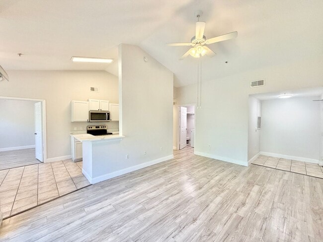 Foto del edificio - ** FAIRWAY PRESERVE ** 2 BED / 1 BATH COND...