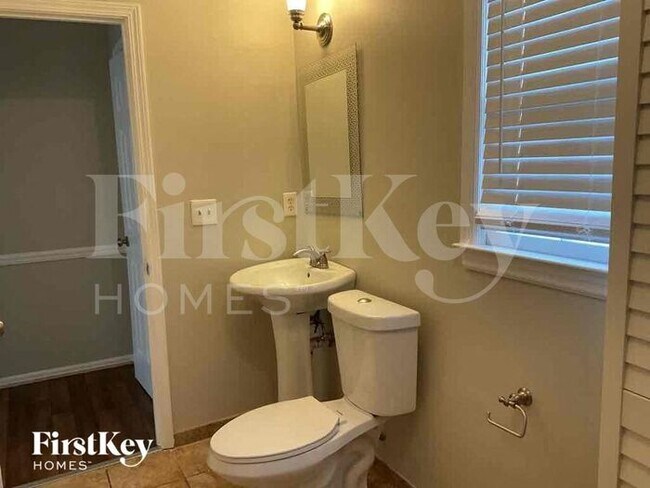 Building Photo - 3120 Oak Drive