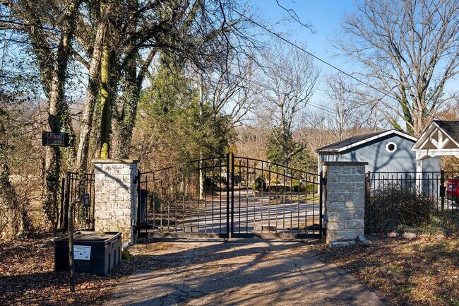Foto del edificio - Gated versatile lifestyle property tucked into the heart of Tennessee’s most scenic countryside