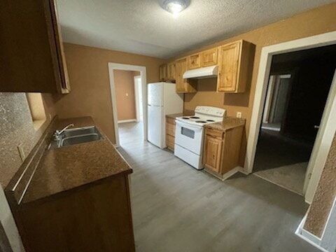 Building Photo - 3 bedroom 1 bath apartment in duplex.