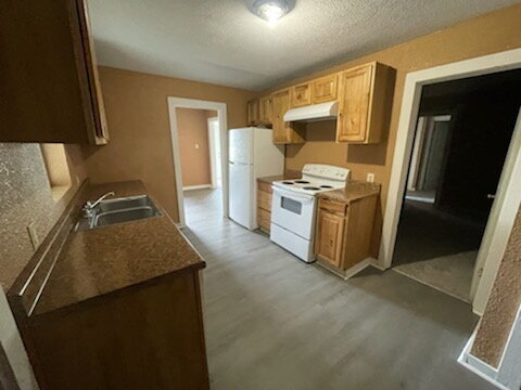 Foto del edificio - 3 bedroom 1 bath apartment in duplex.