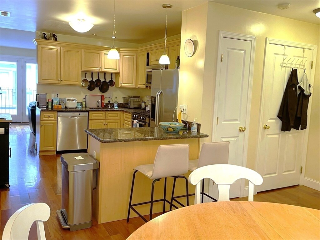 Foto principal - 239 Prospect St