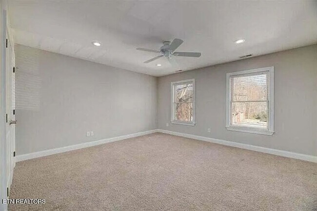 Foto del edificio - For Rent – Modern 2BR/2.5BA Townhome in Prime Knoxville Location! MOVE IN SPECIAL  $1000 off firs...