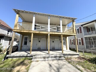 Building Photo - 211 E Gale St