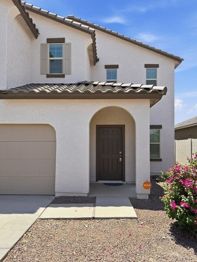 Foto del edificio - Home in Litchfield Park at Canyon Views! 5bd 4.5ba